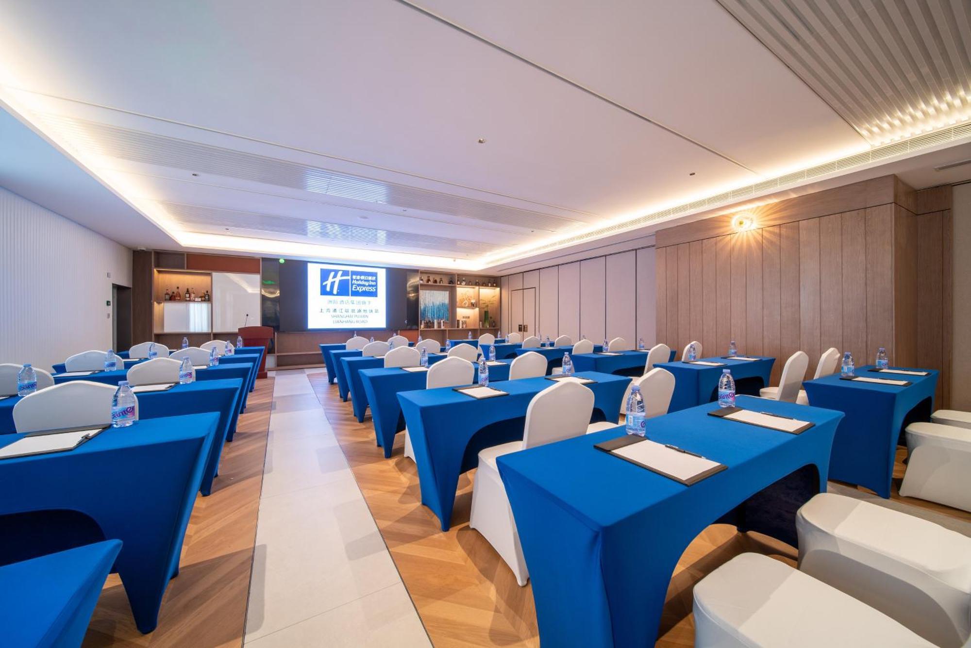 Holiday Inn Express Shanghai Pujiang Lianhang Road By Ihg Exterior foto